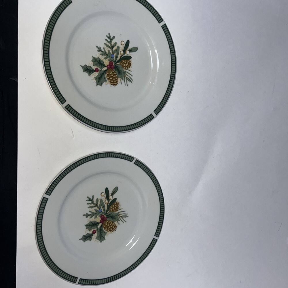 Fairfield Fine China Wintergreen 8" Salad Plate Holly Berries & Pine Cones Set 2